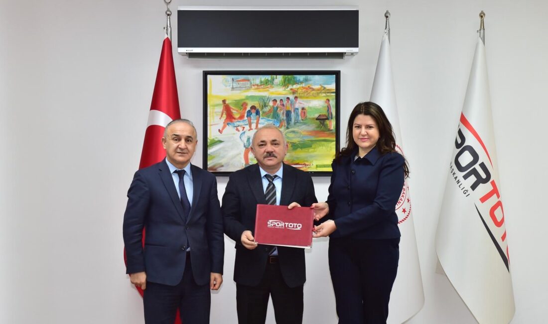 Çankırı’ya Yeni Spor Kompleksi Geliyor Çankırı Belediyesi, spor altyapısında tarihi bir adım atıyor. Belediye Başkanı