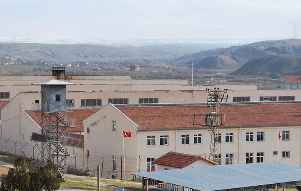 Erdoğan: Cezaevini, Pelitözü’ne yapıyoruz AK Parti Çankırı İl Başkanı Koray Erdoğan, düzenlediği basın toplantısında