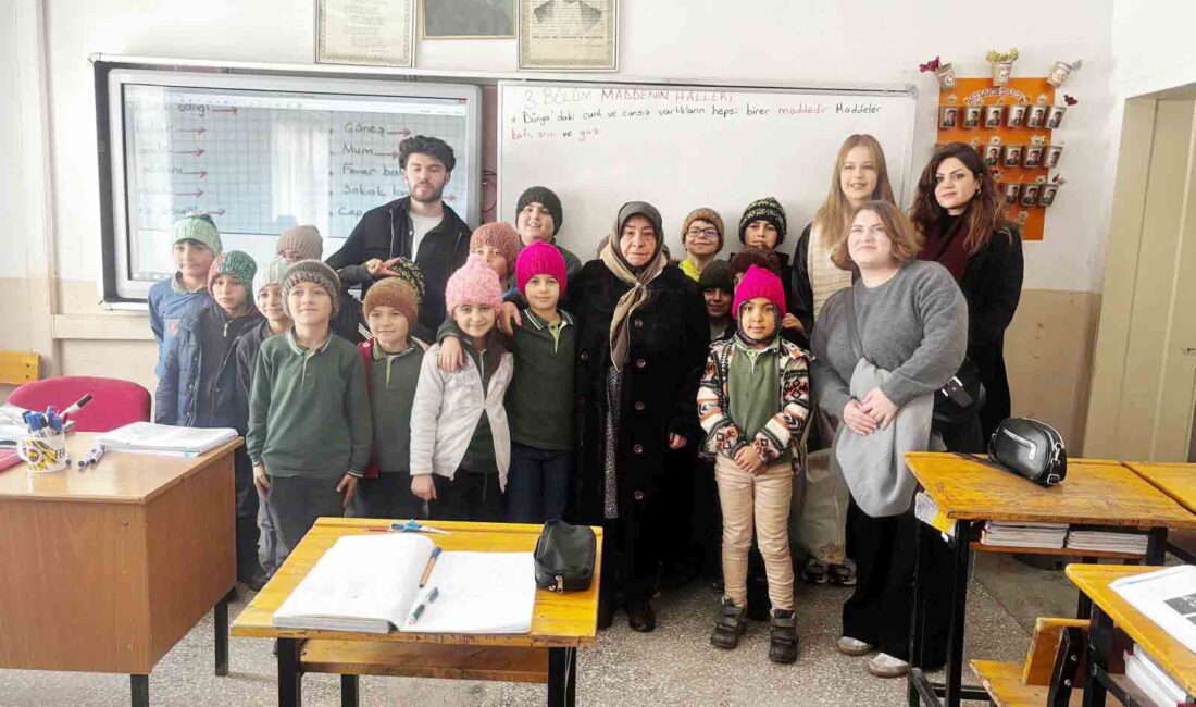 Dudu Anne Derneği’nden Ünür Köyündeki öğrencilere anlamlı destek Dudu Anne Derneği, gönüllülerinin katkılarıyla Ünür Köyü İlkokulu ve Ortaokulu