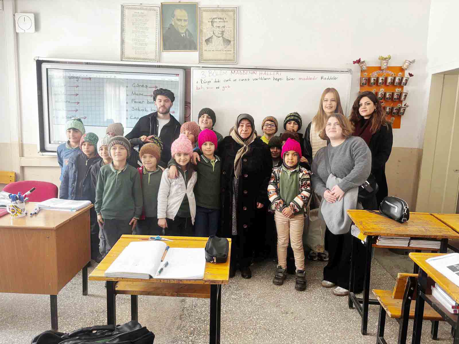 Dudu Anne Derneği, gönüllülerinin katkılarıyla Ünür Köyü İlkokulu ve Ortaokulu