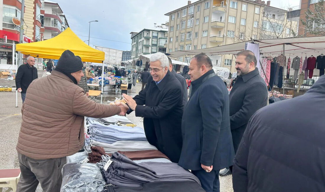 CHP Milletvekili Uzun, pazarcıların derdini dinledi CHP İzmir Milletvekili Salih Uzun Çankırı’da ziyaretlerde bulundu. Milletvekili Uzun,