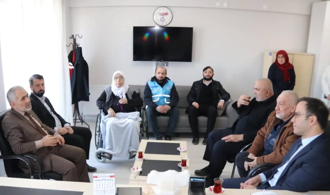 Huzurevinde Örnek Davranış: Eldivan’da TDV’ye Anlamlı Bağış Çankırı İl Müftüsü Mehmet Şahin’in katılımlarıyla Eldivan Huzurevi ziyaret edildi.