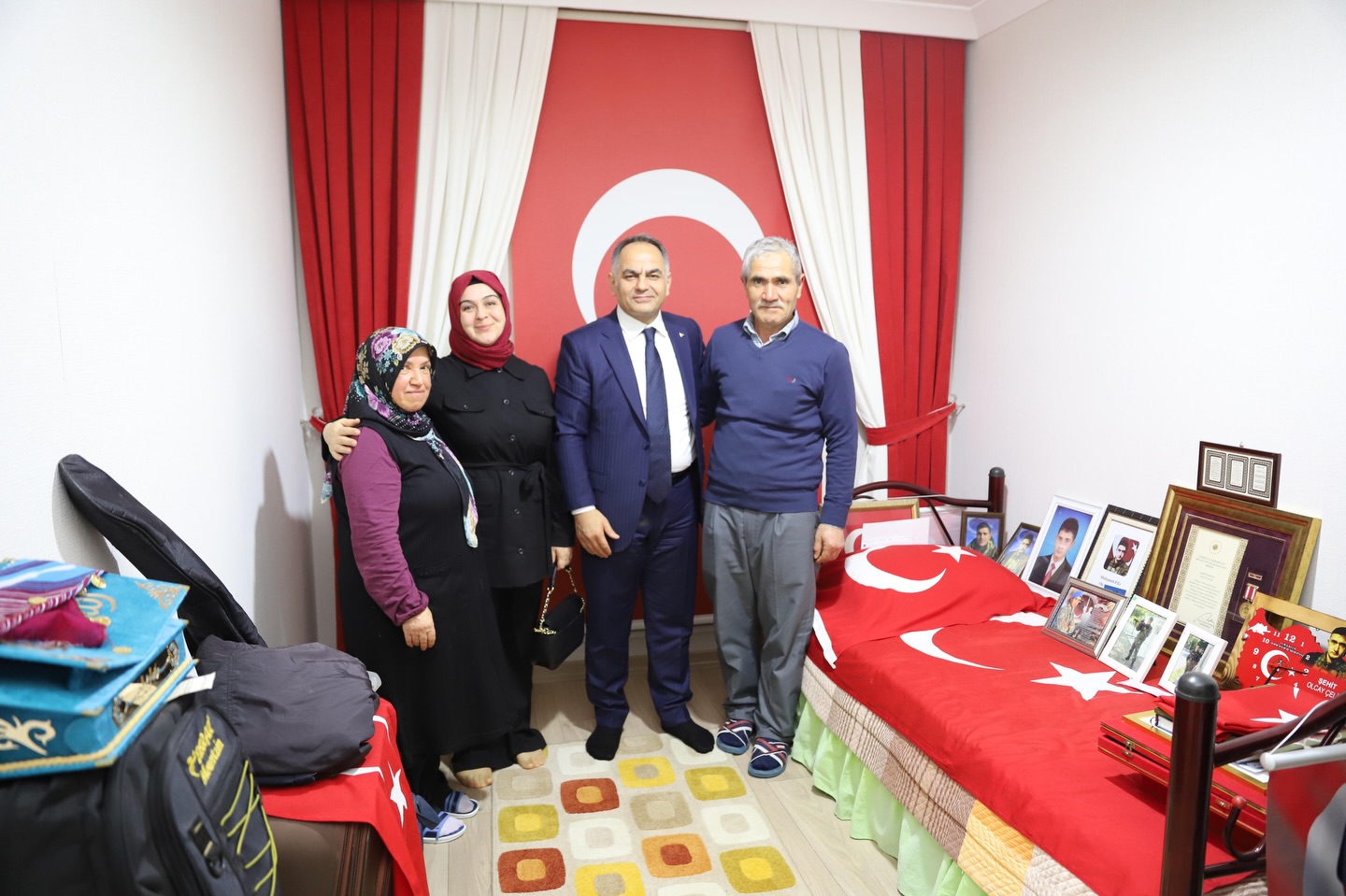 Çankırı Valisi Hüseyin Çakırtaş ilk görev gününde şehit ailesi ile