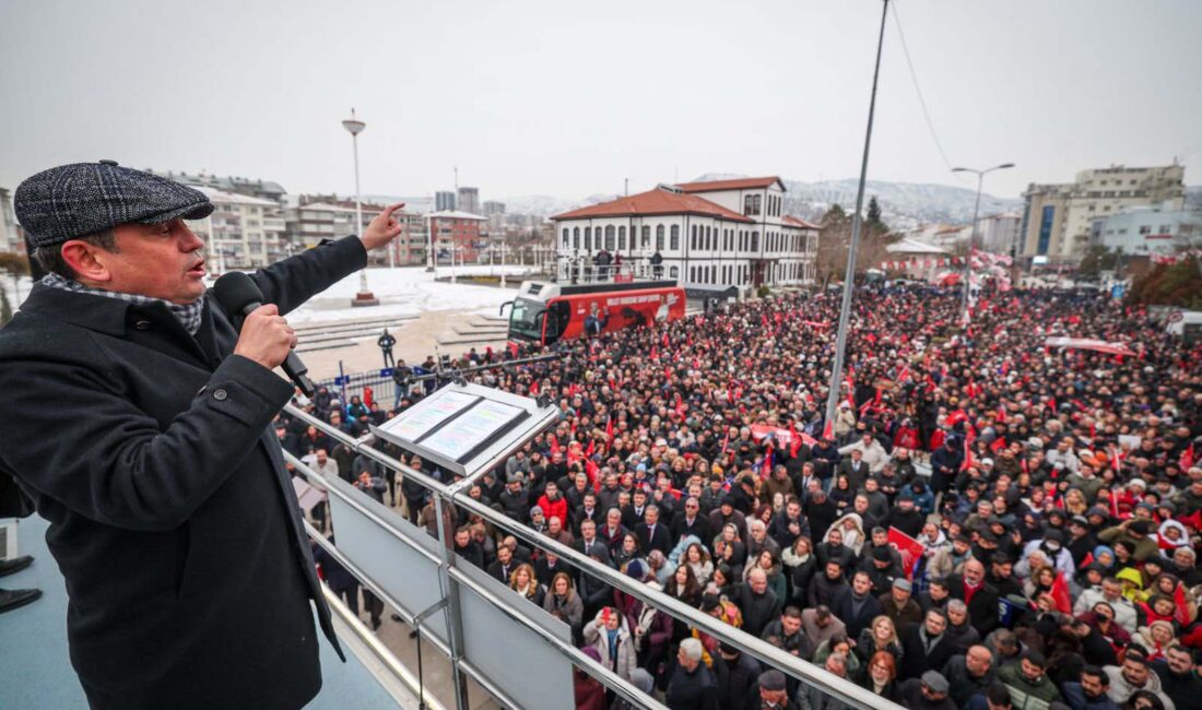 CHP Genel Başkanı Özel: Çankırı’yı bir başına çaresiz bıraktılar Cumhuriyet Halk Partisi (CHP) Genel Başkanı Özgür Özel, “Çankırı’ya yatırım getirecek