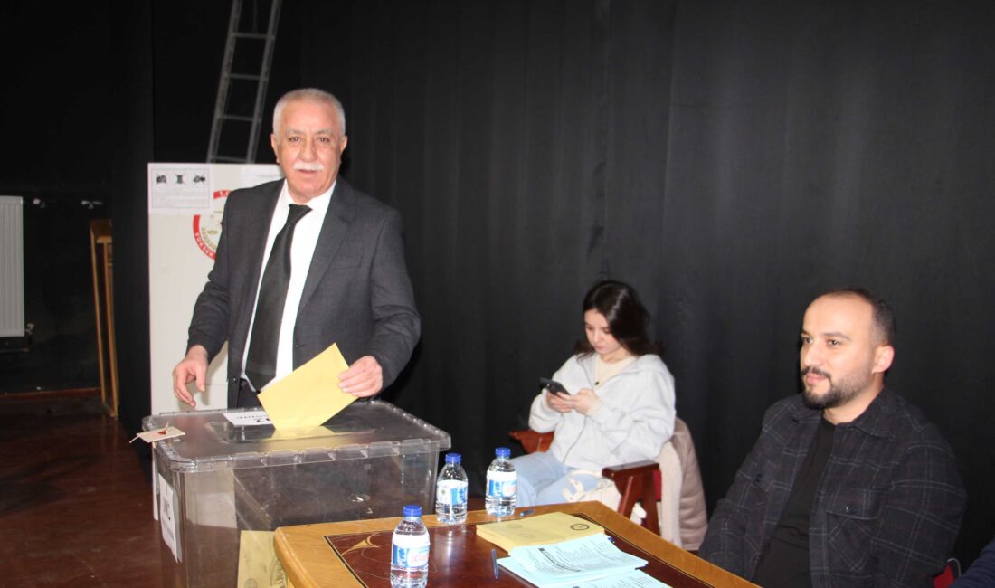 Karadeniz, yeniden oda başkanlığına seçildi Çankırı Esnaf ve Sanatkarlar Odası Genel kurulu gerçekleştirildi. Tek adayın