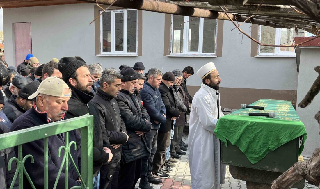 Genç yaşta öldürülen kadın Çankırı’da toprağa verildi Ankara’da annesi ve arkadaşı tarafından öldürülen Esra Muratoğlu (28) memleketi