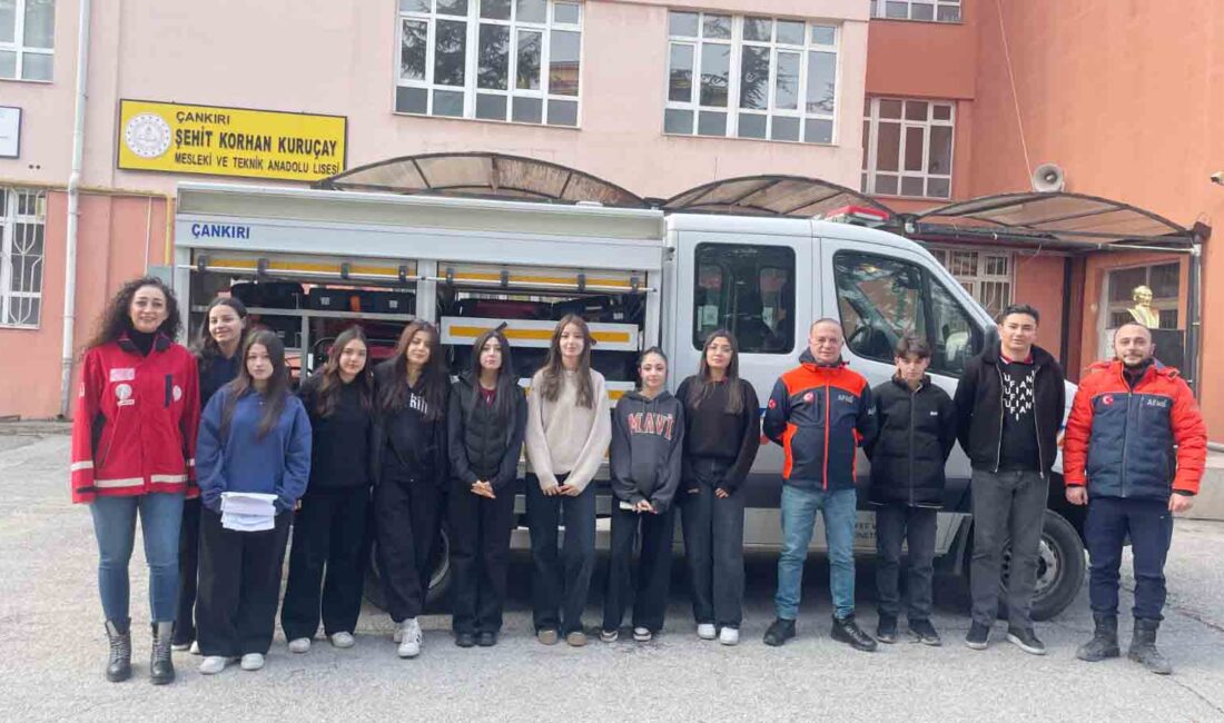 AFAD öğrencileri bilgilendiriyor Şehit Korhan Kuruçay Ticaret Mesleki ve Teknik Anadolu Lisesinde, afet