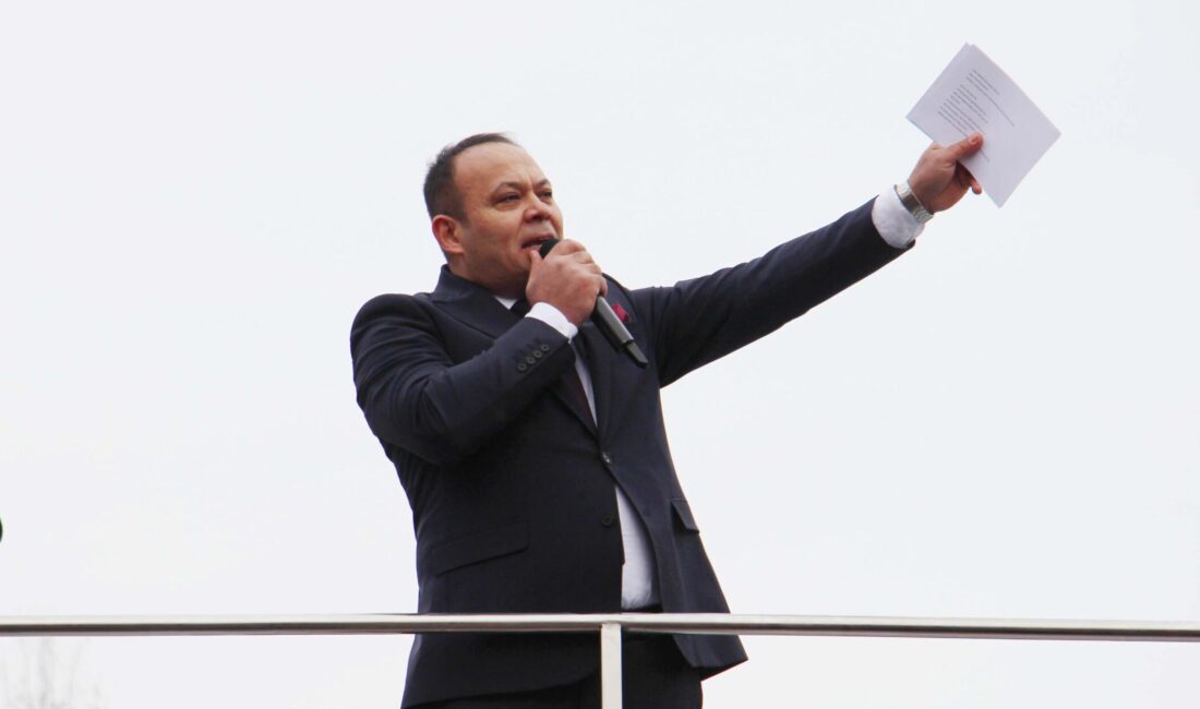 CHP İl Başkanı Ağaoğlu, milletvekillerini ve kent meydanı projesini eleştirdi Cumhuriyet Halk Partisi (CHP) Genel Başkanı Özgür Özel, “Millet iradesine Sahip
