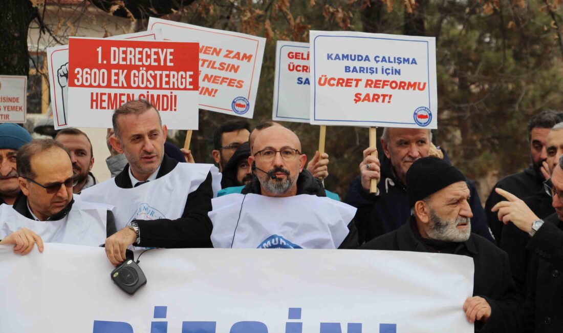 Memurlar 2026 yılının ilk maaş gününde Türkiye’nin 81 ilinde eş