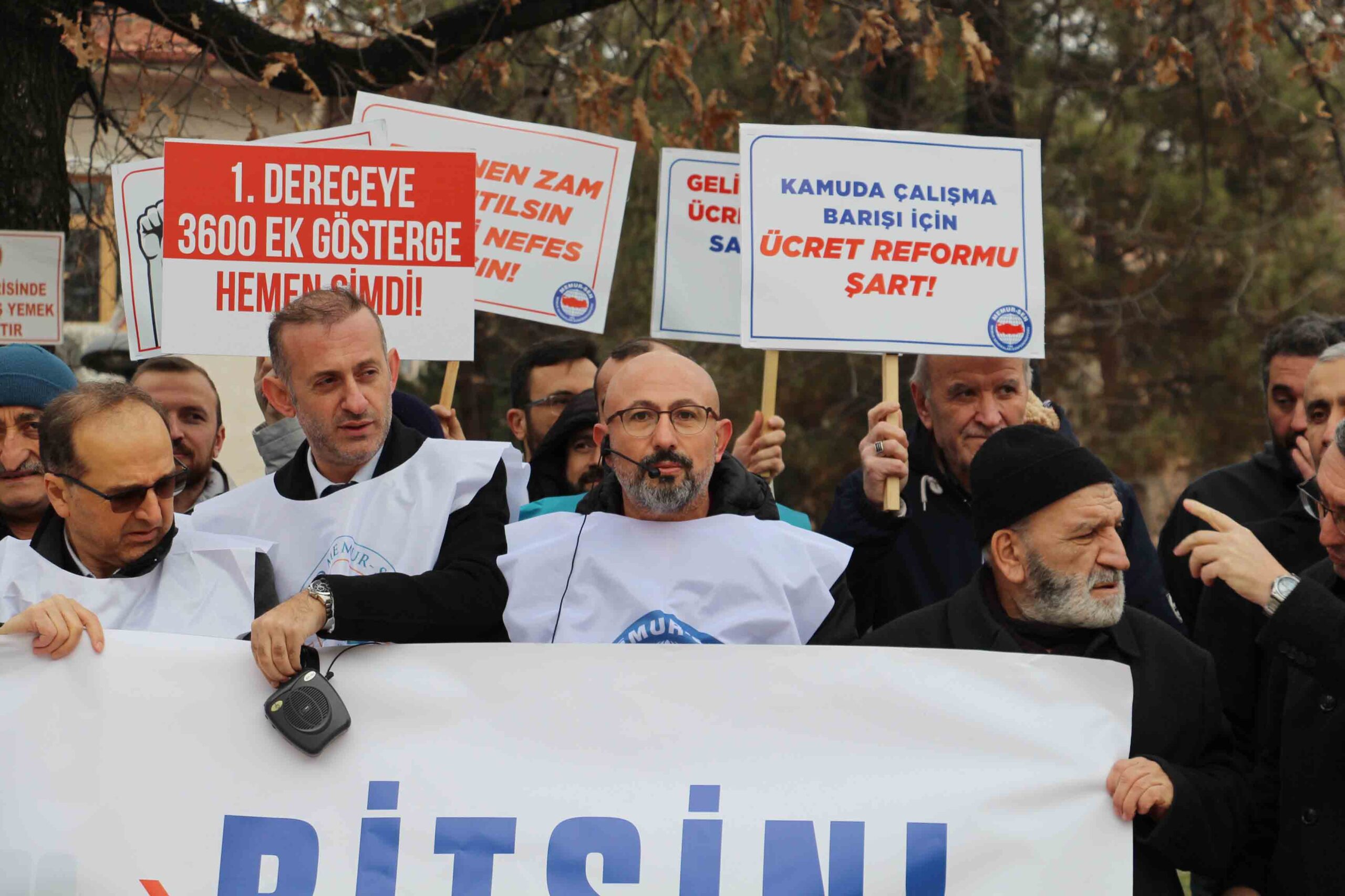 Memurlar 2026 yılının ilk maaş gününde Türkiye’nin 81 ilinde eş