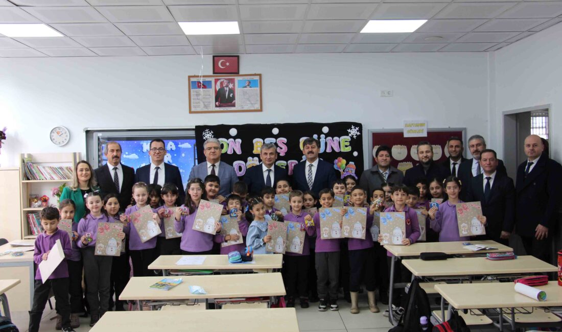 27 bin 14 öğrenci karne sevinci yaşadı Türkiye genelinde okul öncesi, ilkokul, ortaokul ve lisede okuyan yaklaşık