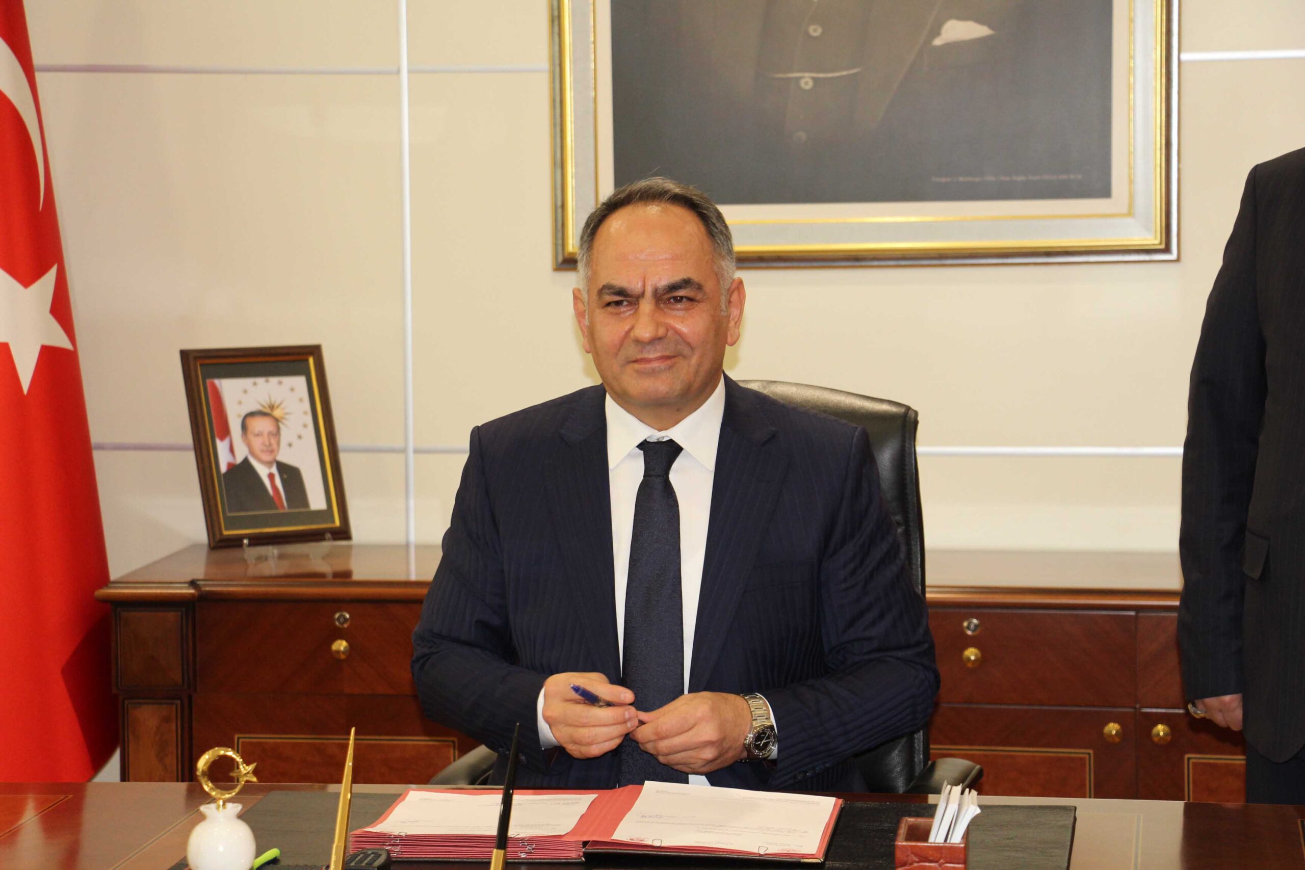 Valiler kararnamesi ile Çankırı’ya görevlendirilen Vali Hüseyin Çakırtaş, tebrik amaçlı