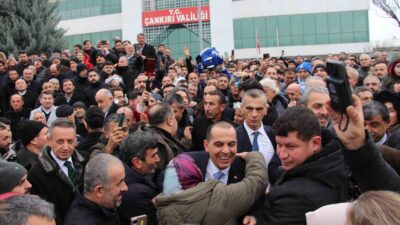 Çankırı Valisi iken Iğdır Valiliğine görevlendirilen Vali Fırat Taşolar, gözyaşlarıyla