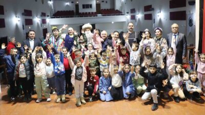 Ara tatil dolayısıyla Çankırı Belediyesi tarafından düzenlenen tiyatro etkinliği, yaklaşık