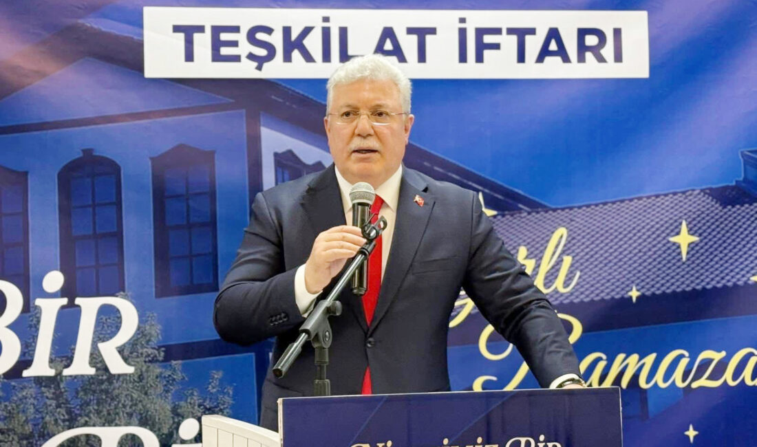Akbaşoğlu: Yapraklı’ya doğal gaz için ilk kazmayı vuruyoruz AK Parti Çankırı İl Teşkilatı, düzenlenen geleneksel teşkilat iftarında bir