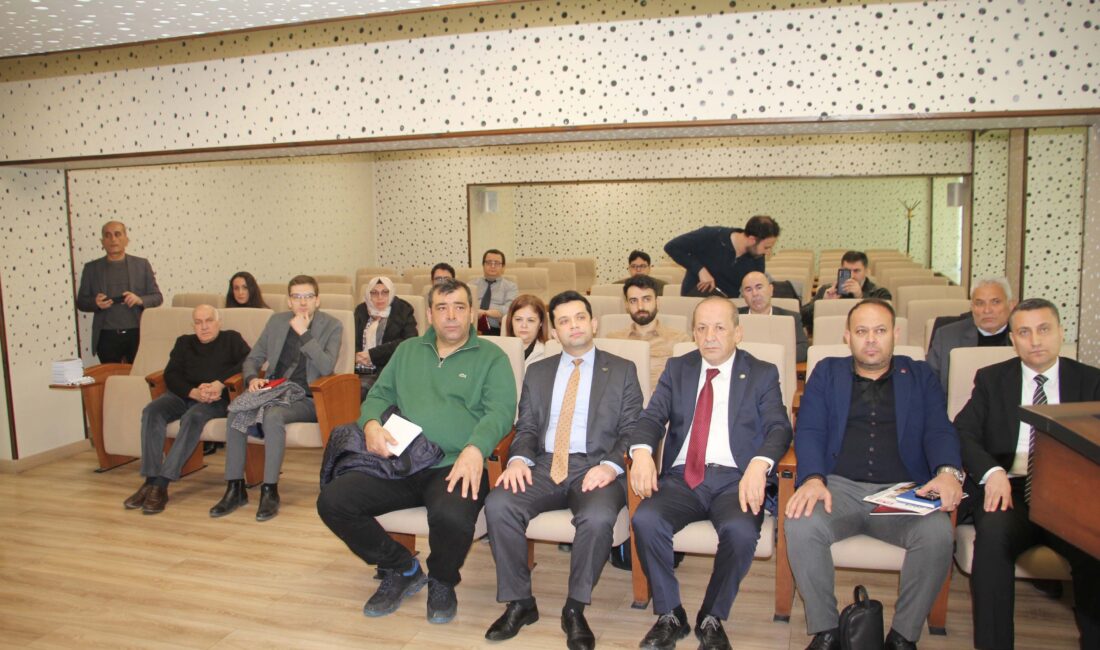 Çelikten; “Oda üyeleri bize taleplerini iletmezse başkan olarak ben burada yatarım” Yerel Kalkınma Hamlesi çerçevesinde Çankırı Ticaret ve Sanayi Odasında gerçekleştirilen