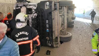 Çankırı’da tırın devrilmesi sonucu 4 kişi yaralandı. Alınan bilgiye göre,