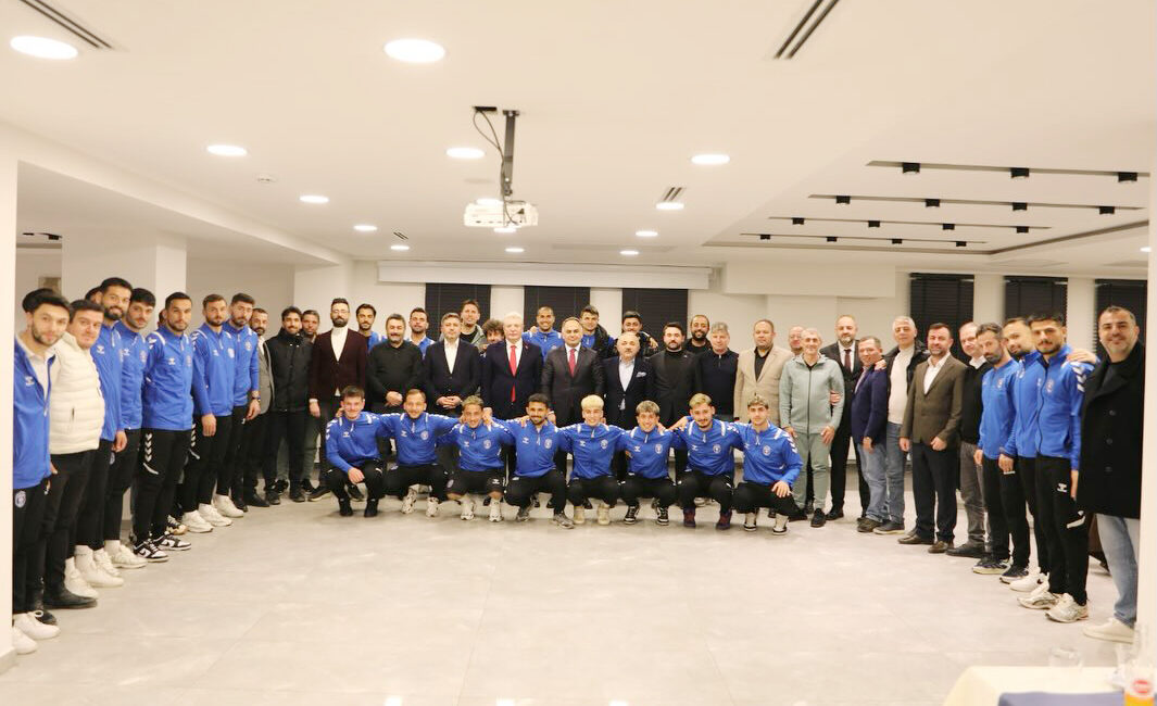 “El ele kol kola yolun sonu 3.Lig olsun” Çankırı FK yönetici ve futbolcuları ilin protokolü ile TuzLife Otel’de