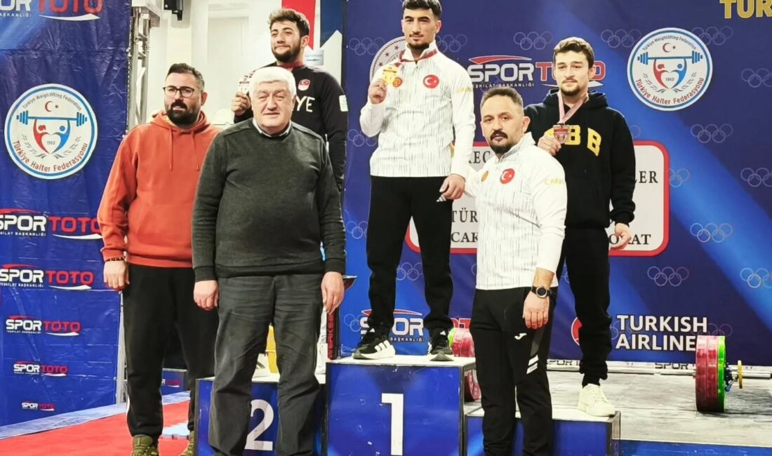Halterde Çankırı rüzgarı Türk halterinin genç yeteneği Ramazan Efe Yılmaz Türkiye şampiyonu olurken, yıldızlar