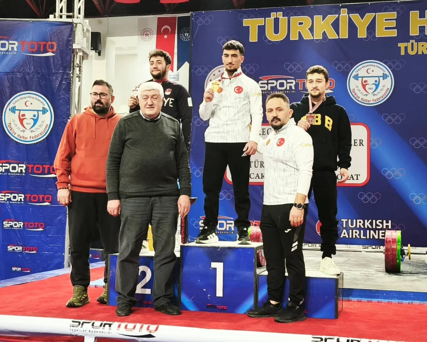 Türk halterinin genç yeteneği Ramazan Efe Yılmaz Türkiye şampiyonu olurken, yıldızlar