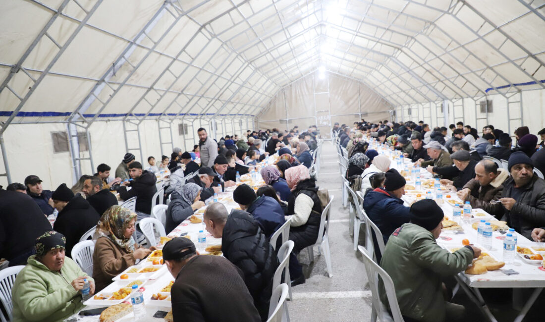Çankırı Belediyesi İftar Çadırında Yüzlerce Kişi Oruç Açtı Çankırı Belediyesi tarafından Ramazan ayı boyunca kurulan iftar çadırında yüzlerce