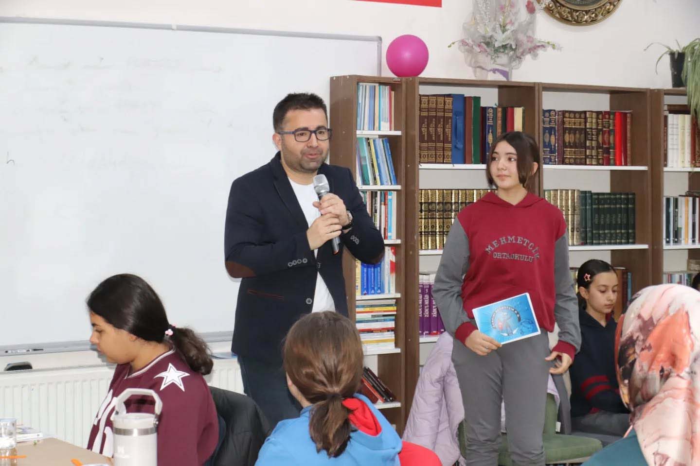 Çankırı İl Müftülüğü Diyanet Gençlik Merkezi, “Kitap Kurtları Tahlilde Buluşuyor”
