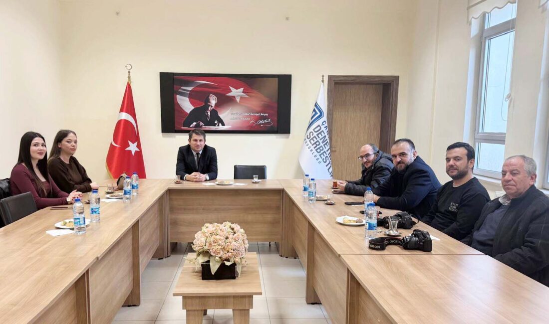 Denetimli Serbestlik Müdürü Murat, gazetecileri ağırladı Çankırı Denetimli Serbestlik Müdürü Fatih Murat, basın mensuplarını ağırladı. Samimi