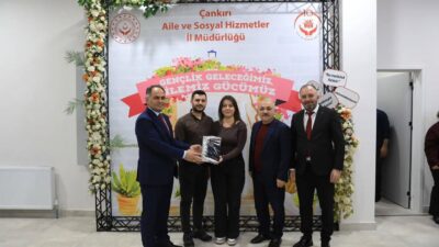 Aile Yılı kapsamında evlilik kredisi desteğinden yararlanan çiftlerle “Bir Yastıkta