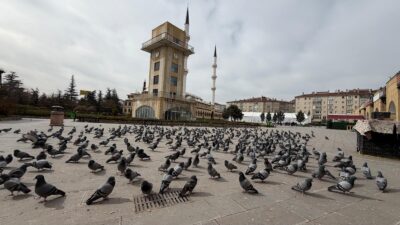 Melih Gökçek tarafından ilimize yapılan saat kulelerinin 2.’side kaldırılıyor. Hatırlanacağı