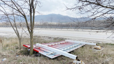 ÇANKIRI (AA) – Çankırı’da D100 kara yolu güzergahında bulunan izinsiz reklam