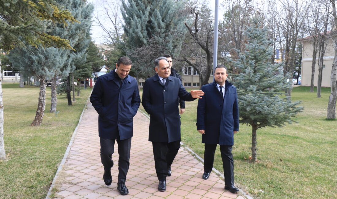 Çakırtaş, kurum ziyaretlerini sürdürüyor Vali Çakırtaş daha sonra DSİ yerleşkesini gezerek incelemelerde bulundu.