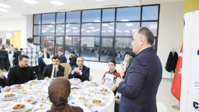 Vali Hüseyin Çakırtaş, Çankırı Karatekin Üniversitesi’nde düzenlenen iftar programında öğrencilerle
