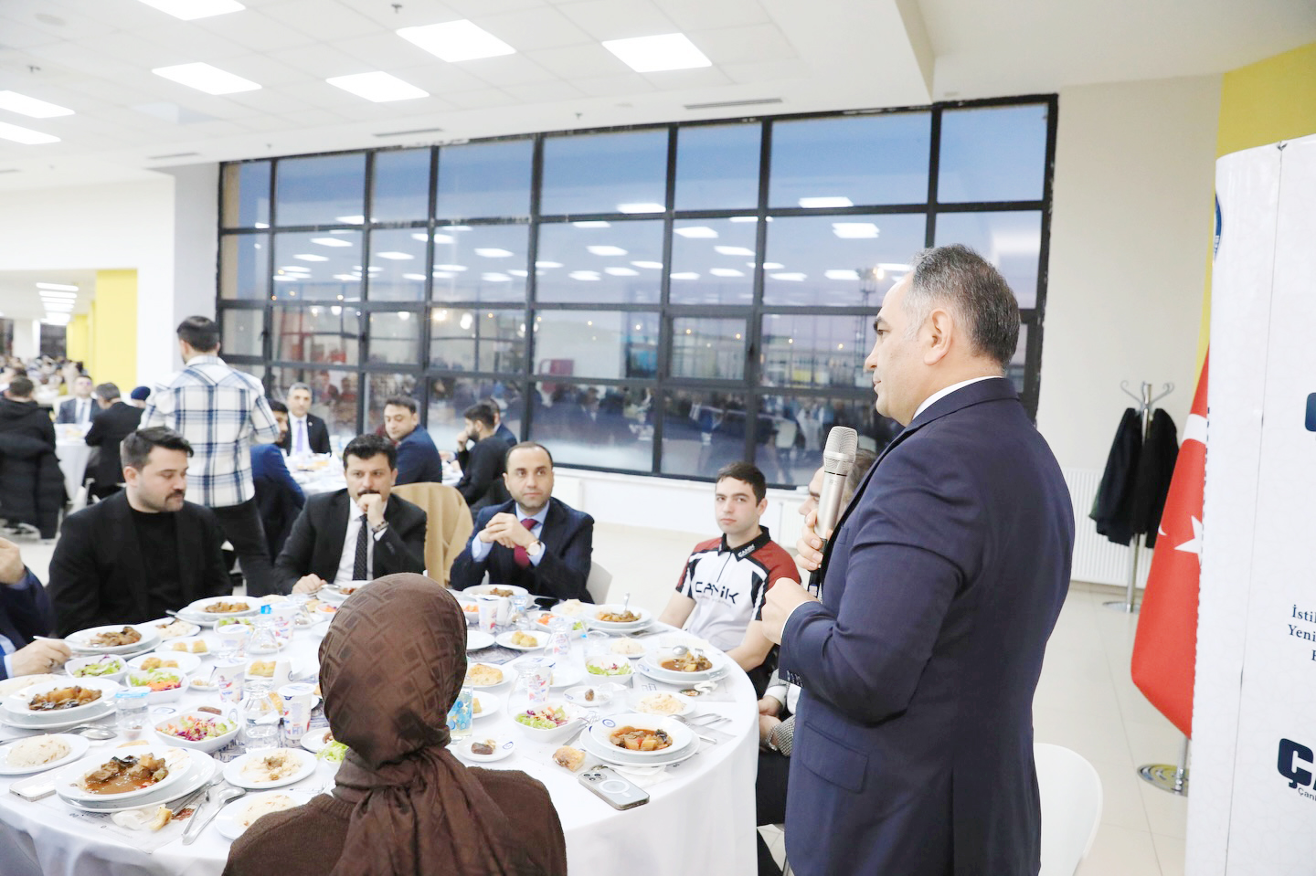 Vali Hüseyin Çakırtaş, Çankırı Karatekin Üniversitesi’nde düzenlenen iftar programında öğrencilerle