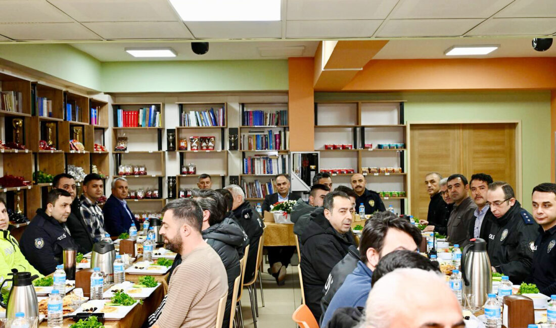 Çankırı Valisi Hüseyin Çakırtaş, İl Emniyet Müdürlüğü tarafından düzenlenen sahur