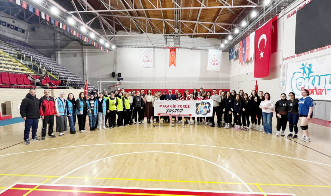 Evin sultanları, sahalarında sultanları oldu 8 Mart Dünya Kadınlar Günü “Evinin Sultanları” voleybol turnuvası tamamlandı.