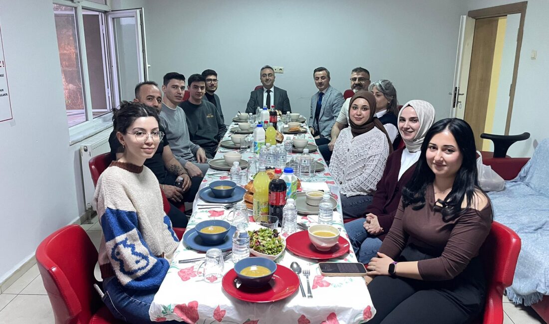 Bulut, iftarını Bayramören’deki personelleriyle yaptı İl Sağlık Müdürü Dr. Öğr. Üyesi Yunus Emre Bulut, Personel