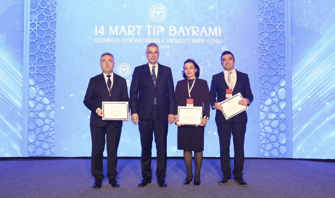 Biçer ve Bozkurt teşekkür belgelerini Bakan Memişoğlu’ndan aldı Op. Dr. Sait Biçer yılın doktoru olurken , Nurcan Bozkurt