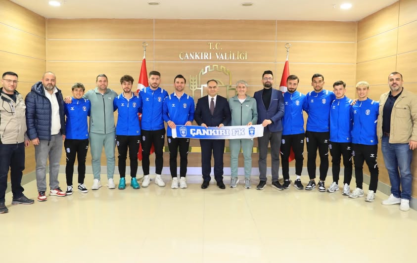 Çankırı FK’dan Vali Çakırtaş’a ziyaret Bölgesel Amatör Lig (BAL) 4. grupta lider bulunan Çankırı Futbol