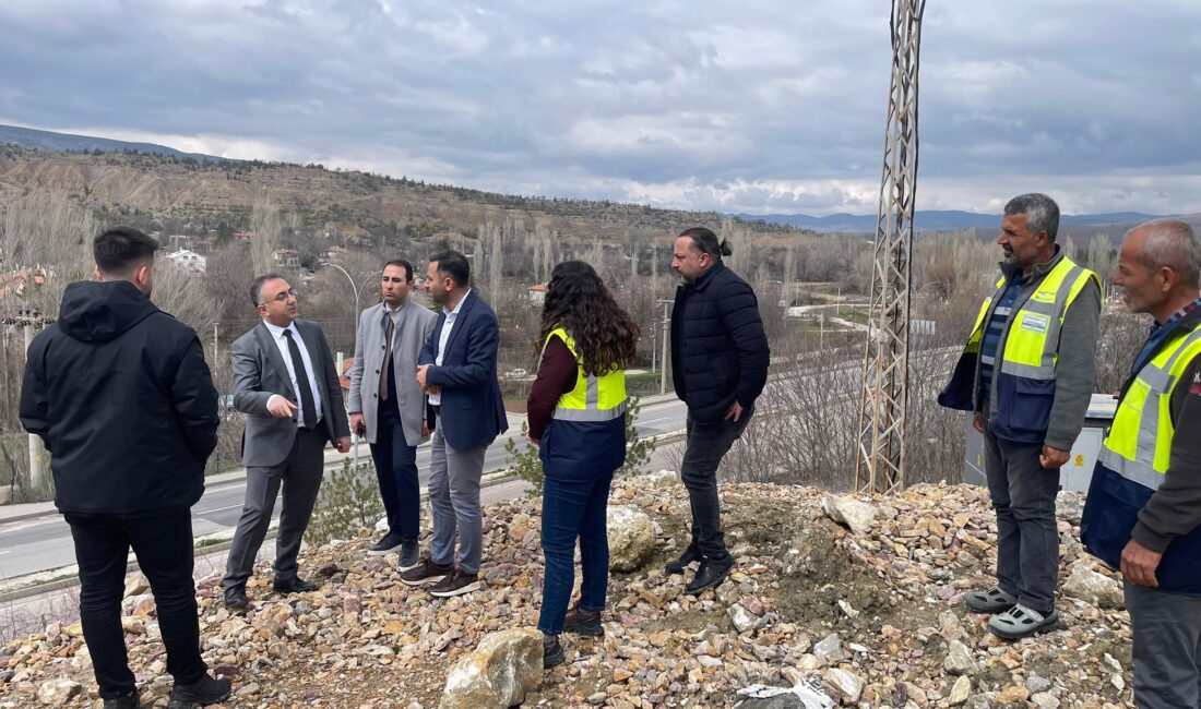 Bulut, yeni hastane inşaatında incelemelerde bulundu. İl Sağlık Müdürü Dr. Öğr. Üyesi Yunus Emre Bulut, yapımı