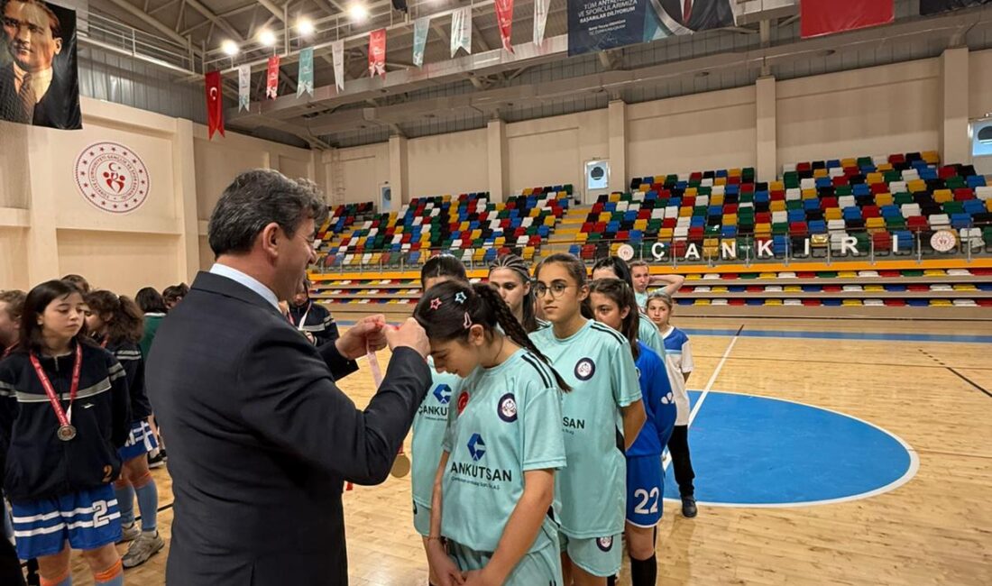 Yıldız kızlar futsal müsabakaları tamamlandı 2025-2026 eğitim ve öğretim dönemi çerçevesinde sürdürülen okul sporları hız