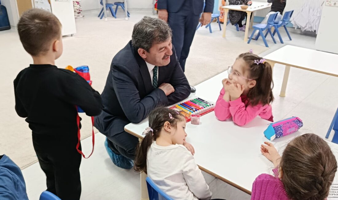 Işık’tan anaokuluna ziyaret İl Millî Eğitim Müdürü Ayhan Işık, Yarenler Anaokulu’nu ziyaret ederek