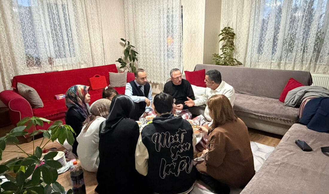 AK Parti Teşkilatı Ramazan Boyunca Her Akşam Gönül Sofralarında Buluşuyor AK Parti Çankırı İl Başkanlığı, Ramazan ayının manevi iklimini vatandaşlarla