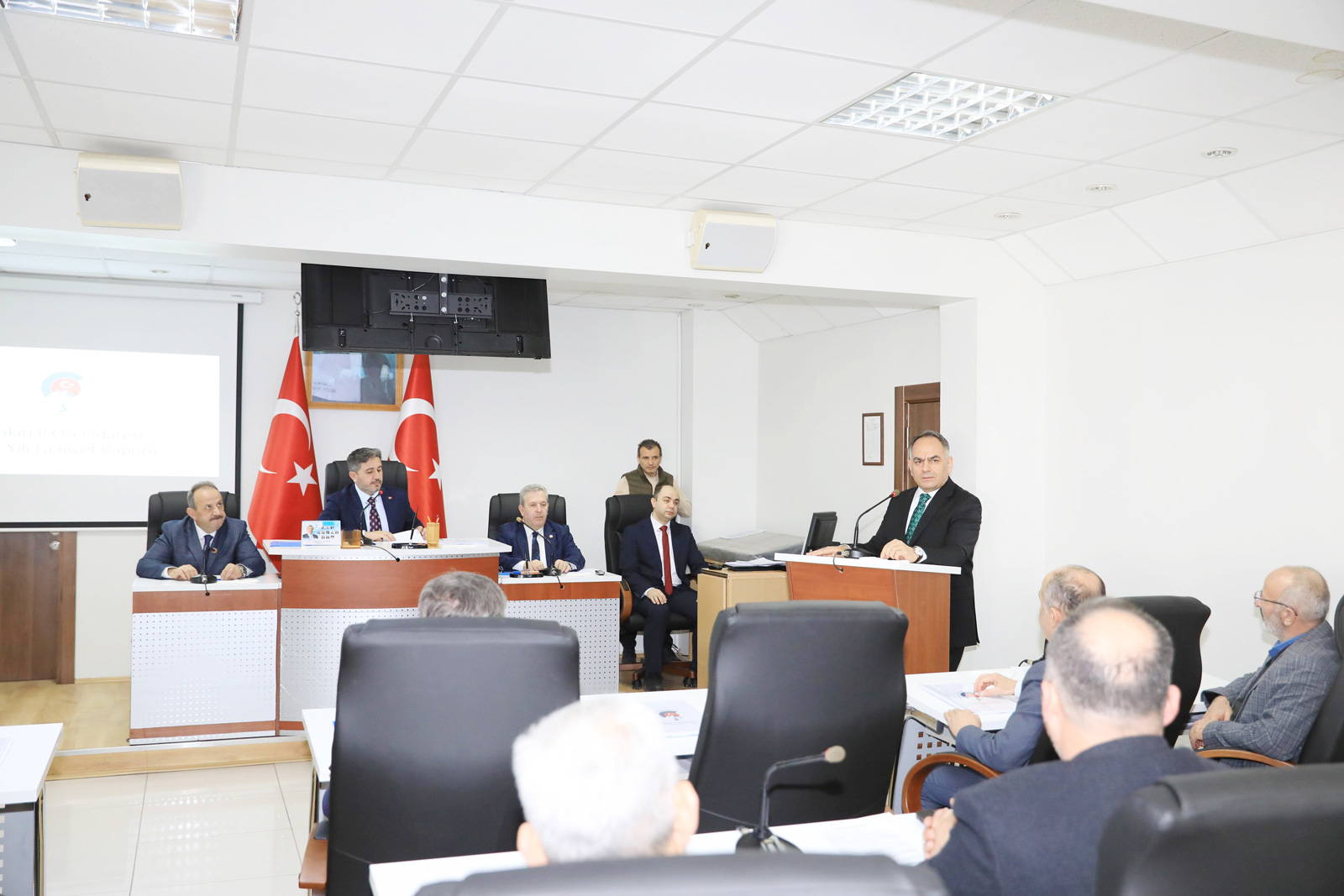 İl Genel Meclisi’nin Cuma günü gerçekleştirdiği toplantıya katılarak üyelere hitap
