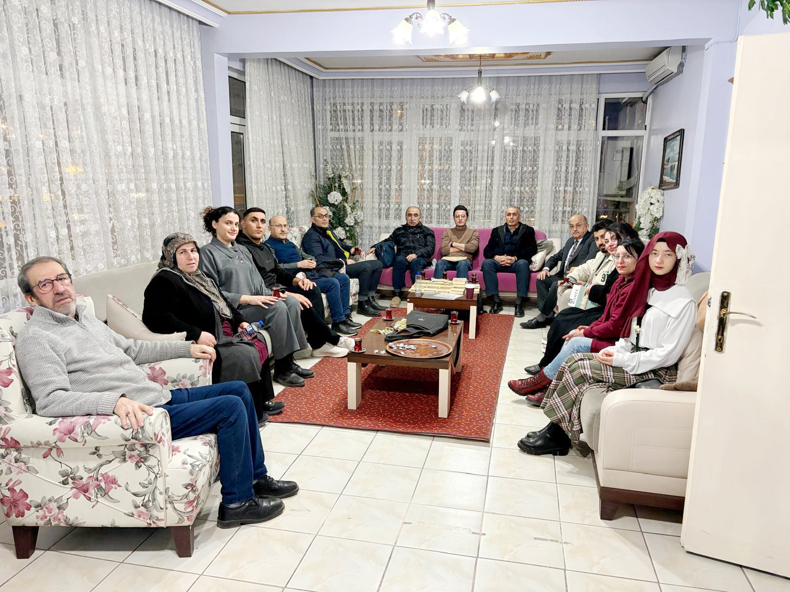Çankırı Yazarlar ve Sanatçılar Derneği (ÇAYASAD) üyelerinin Cuma akşamı edebiyat,