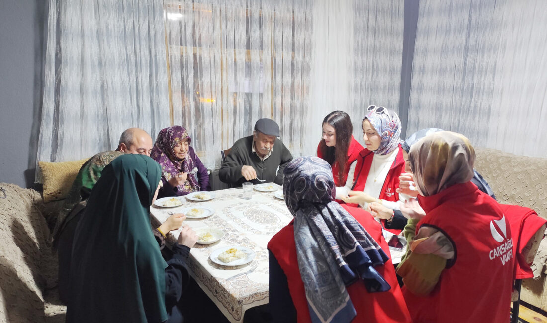 Cansağlığı Topluluğu’ndan “Yalnız Değilsiniz” İftar Etkinliği Çankırı Karatekin Üniversitesi Cansağlığı Topluluğu üyeleri, “Yalnız Değilsiniz İftar Etkinliği”