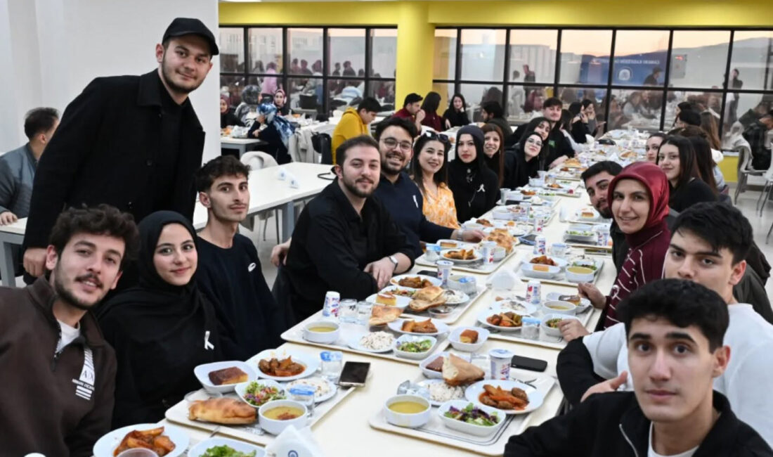 İftarda öğrenciler ile buluştular Çankırı İl Müftülüğü Gençlik Koordinatörlüğü ve Türkiye Diyanet Vakfı Çankırı