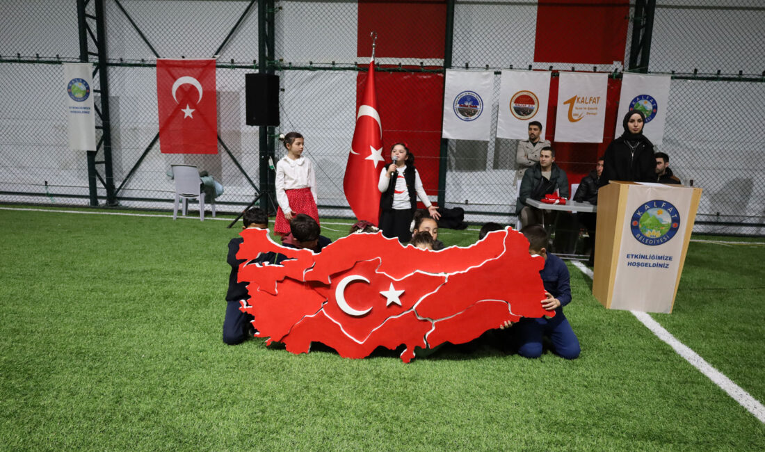 Kalfat’ta yarışmalarda dereceye girenlere ödülleri verildi ÇANKIRI (AA) – Çankırı’nın Orta ilçesine bağlı Kalfat beldesinde düzenlenen yarışmalarda