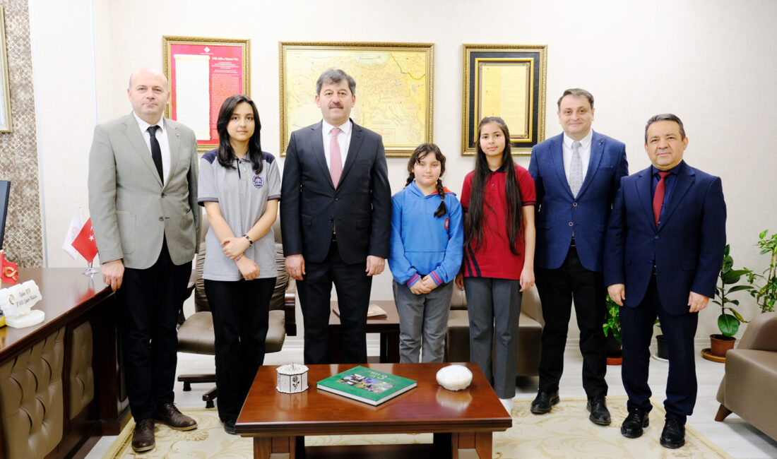 Dereceye giren öğrenciler ödüllerini aldı Milli Eğitim Bakanlığı ile Türk Silahlı Kuvvetlerini Güçlendirme Vakfı iş