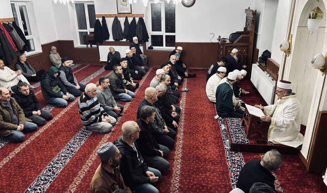 Çankırı’da 61 yıldır hatimle teravih kılma geleneği yaşatılıyor İplik Pazarı Camisi ve Osmanlı Mescidi'nde teravih namazı hatimle kılınıyor