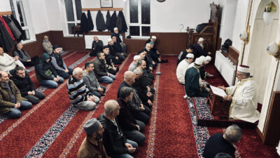 İplik Pazarı Camisi ve Osmanlı Mescidi'nde teravih namazı hatimle kılınıyor